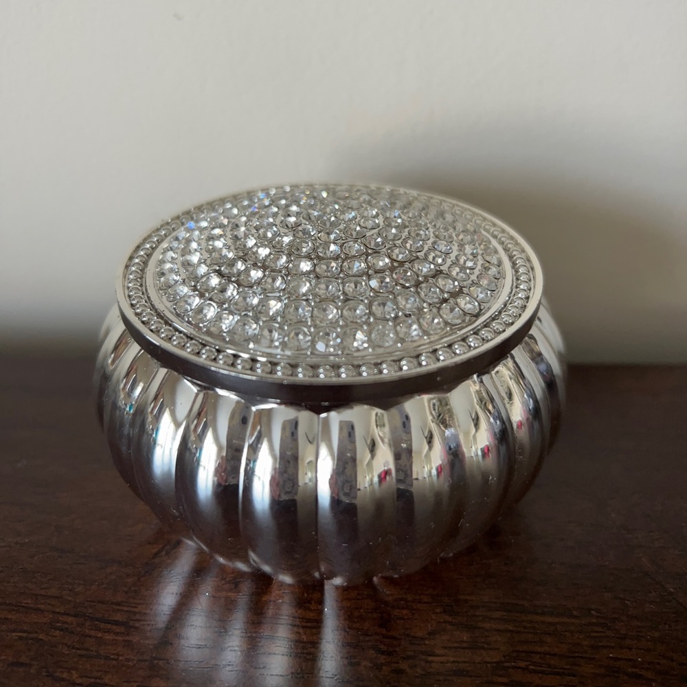 New silver crystal round jewelry box